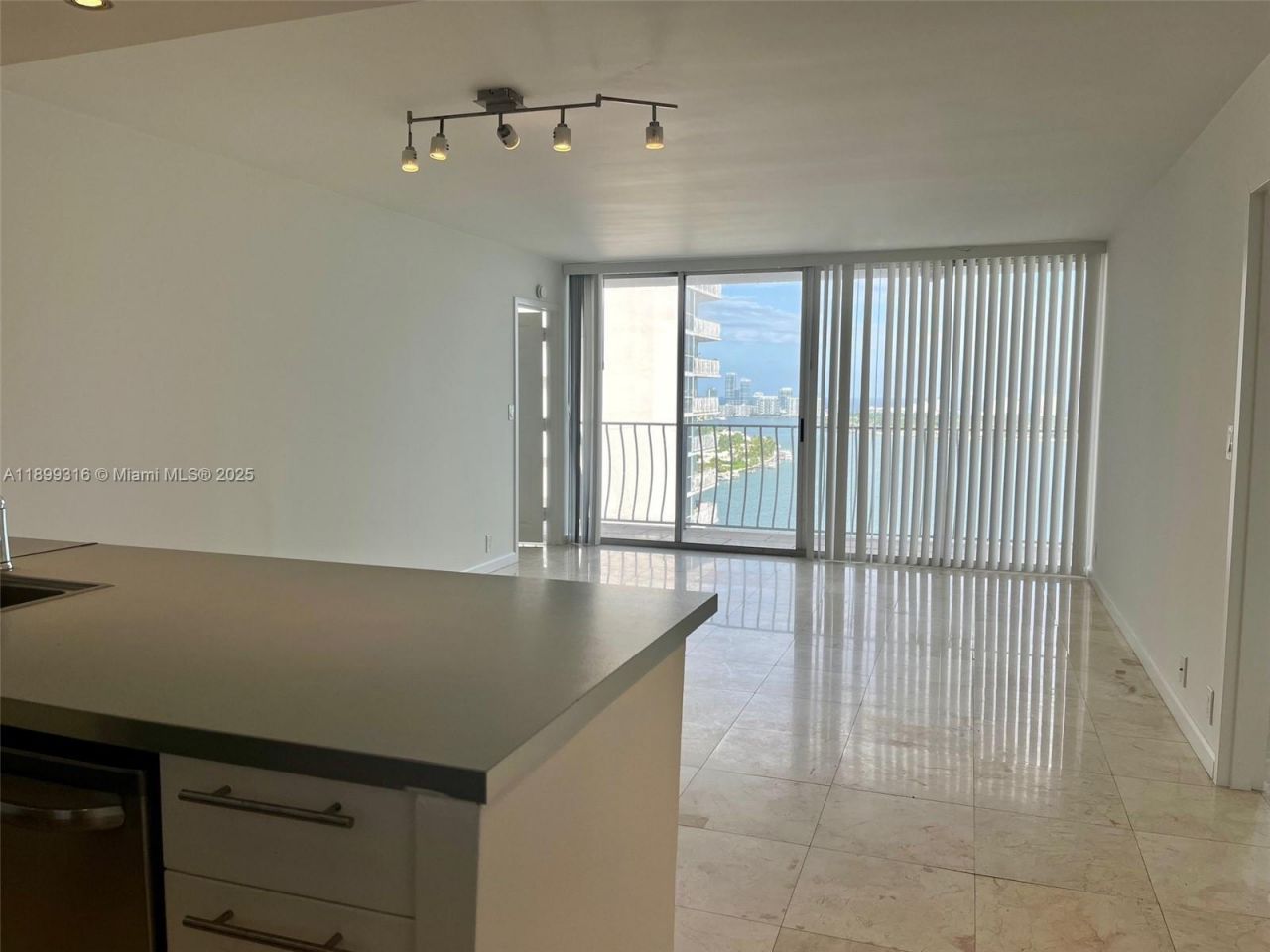 7601 E Treasure Dr, Unit 2308, North Bay Village, FL 33141 Photo