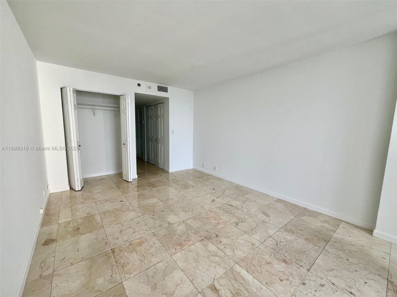 7601 E Treasure Dr, Unit 2308, North Bay Village, FL 33141 Photo