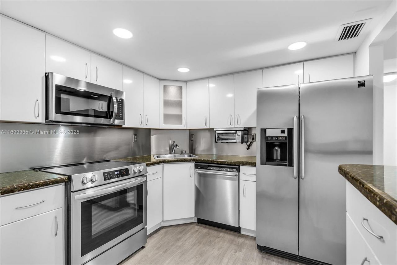 2333 Brickell Ave, Unit PH208, Miami, FL 33129 Photo