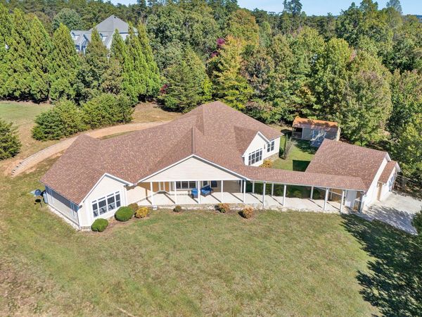 537 Calypso RD, Moneta, VA 24121