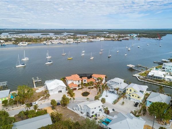 391 Palermo CIR, FORT MYERS BEACH, FL 33931