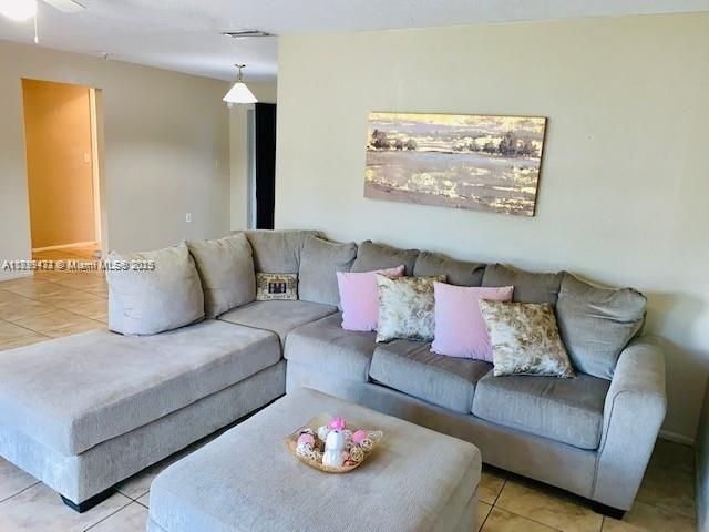 6720 NW 28th St, Sunrise, FL 33313 Photo