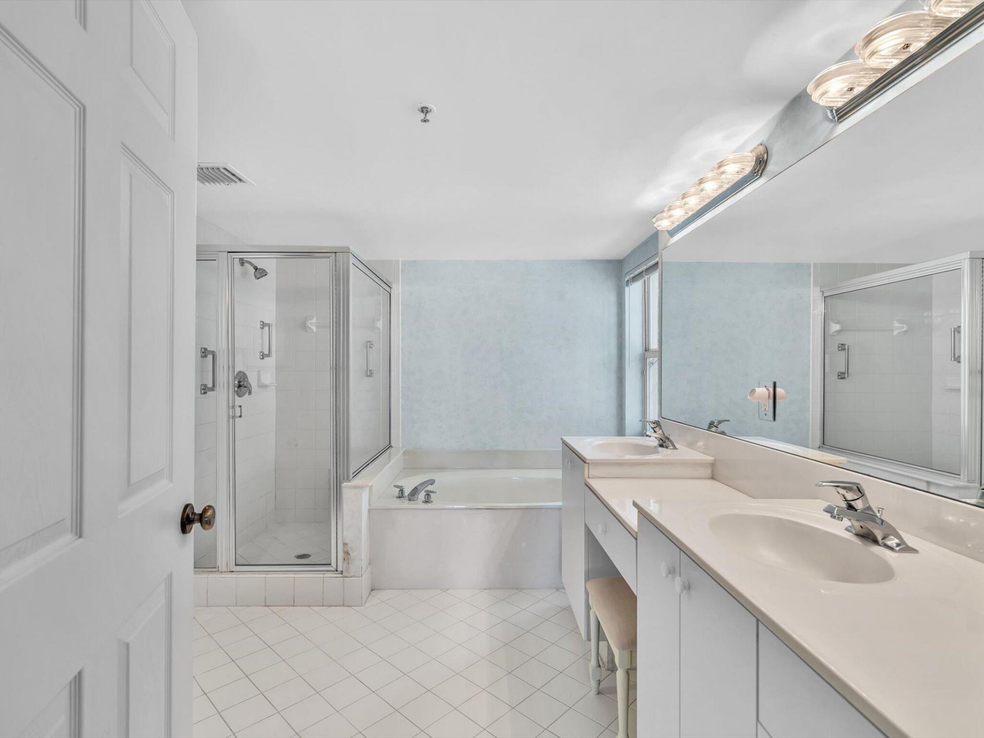 12565 Imperial Isle Drive, Unit 301, Boynton Beach, FL 33437 Photo