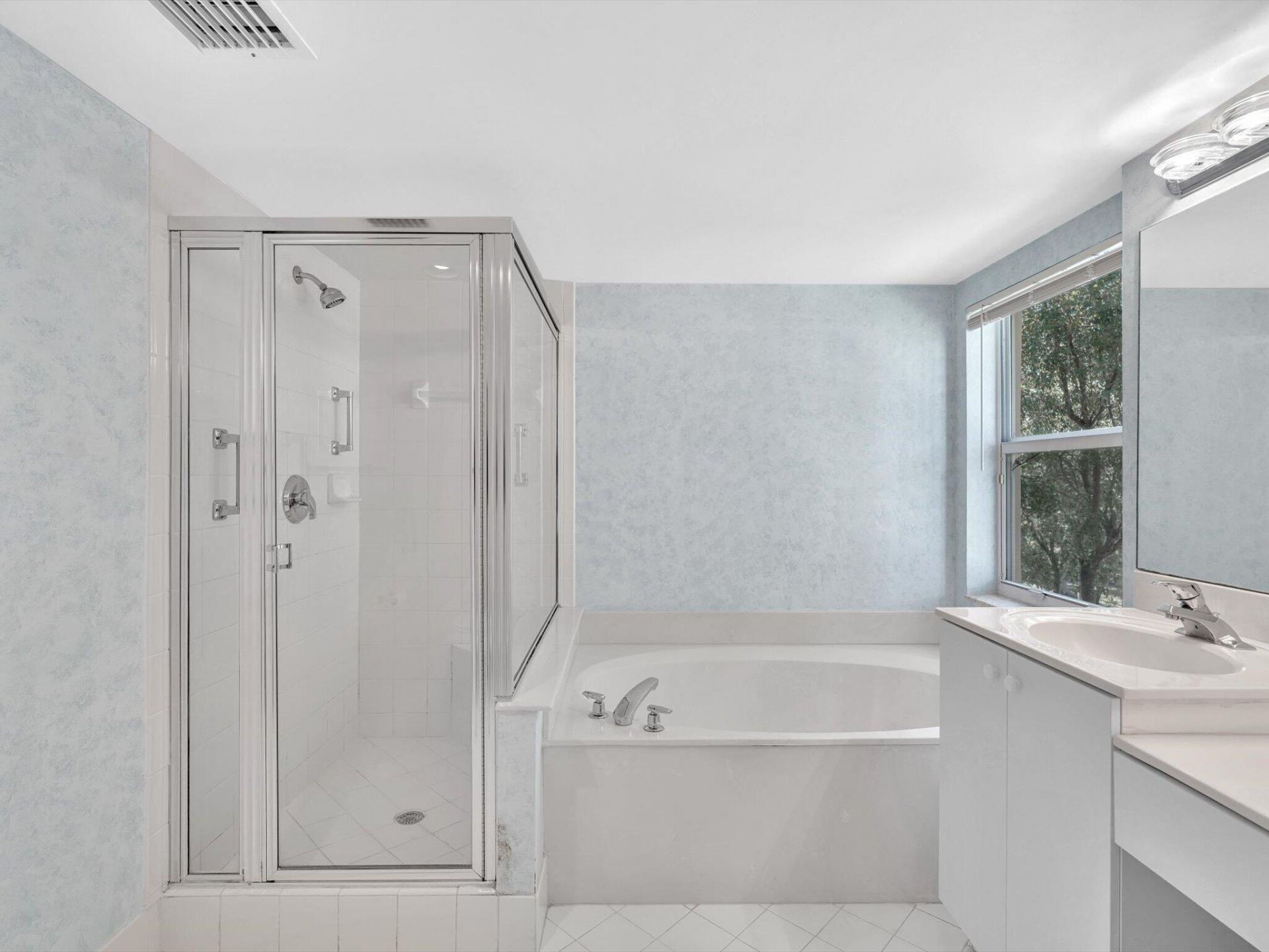 12565 Imperial Isle Drive, Unit 301, Boynton Beach, FL 33437 Photo