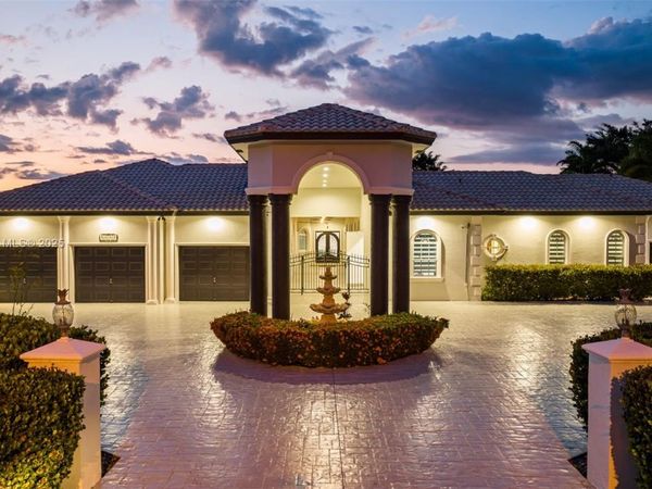 13751 Pine Meadow Ct, Davie, FL 33325