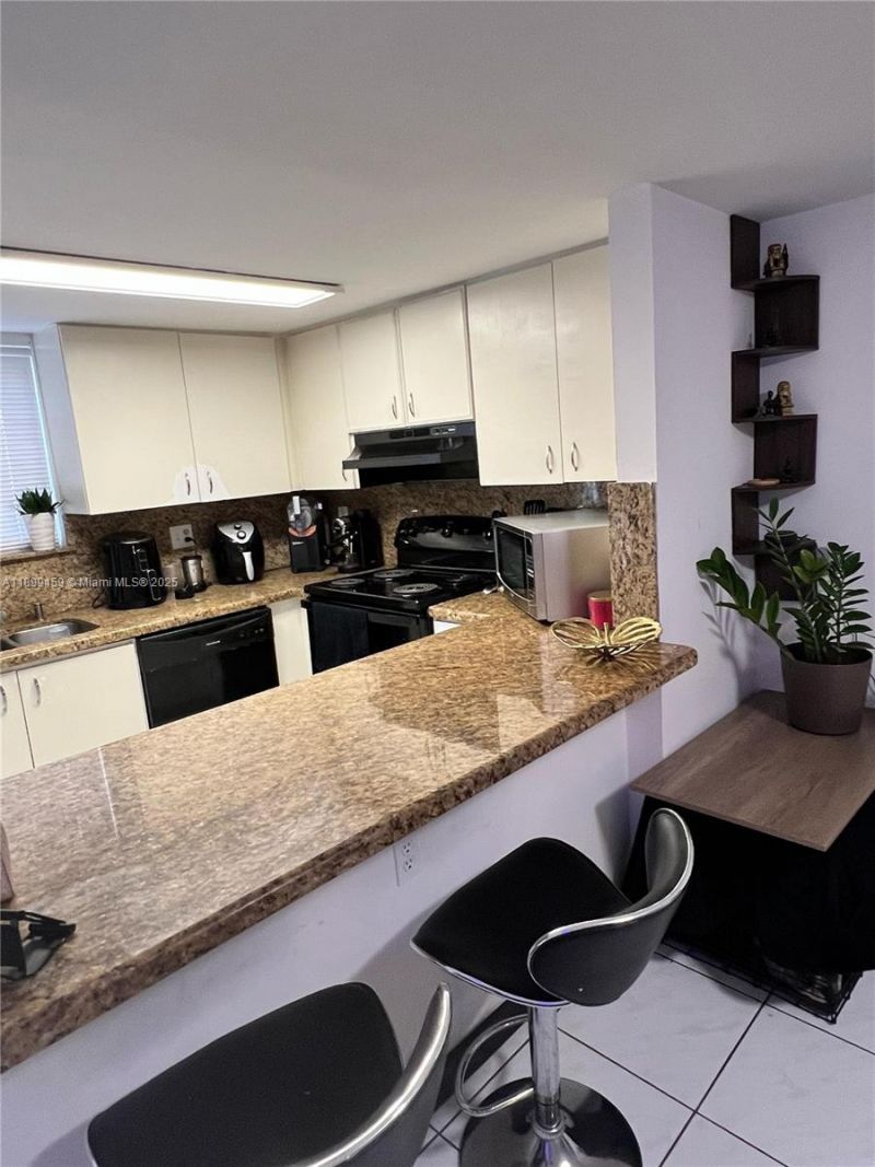 431 NW 82nd Ave, Unit 909, Miami, FL 33126 Photo