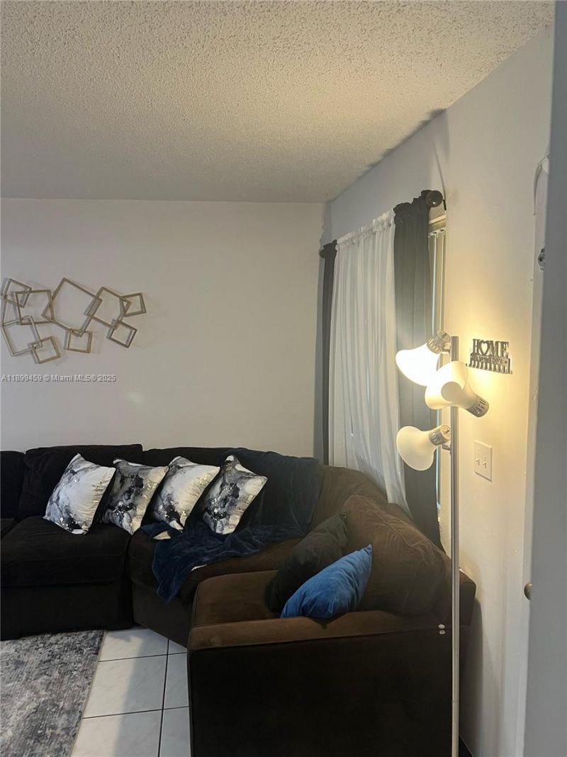 431 NW 82nd Ave, Unit 909, Miami, FL 33126 Photo