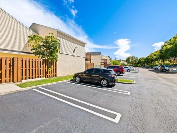 643 Executive Center Drive, Unit Q-102, West Palm Beach, FL 33401
