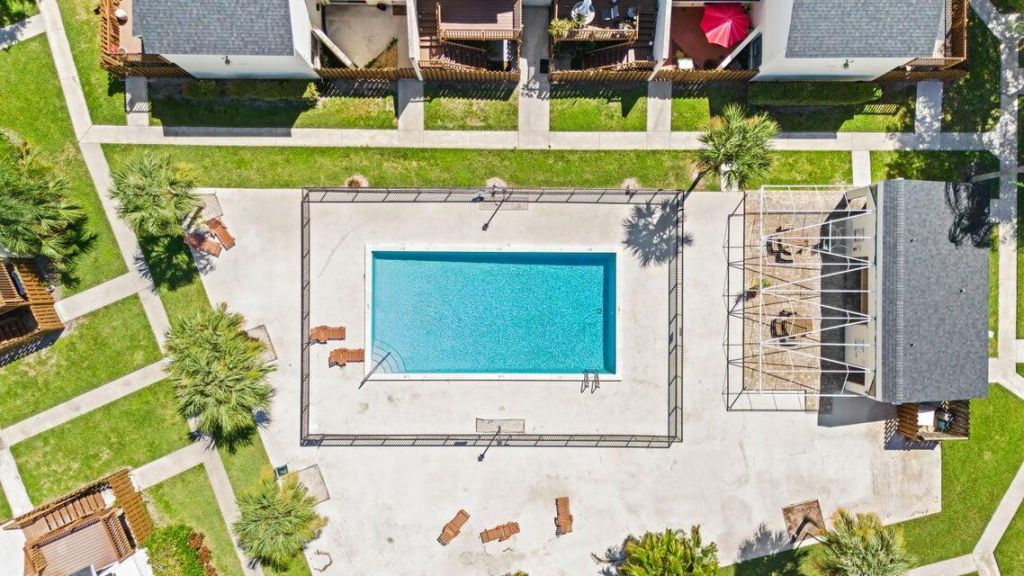 643 Executive Center Drive, Unit Q-102, West Palm Beach, FL 33401 Photo