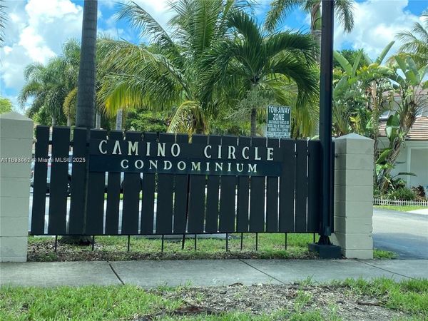 7900 Camino Cir, Unit 403, Miami, FL 33143