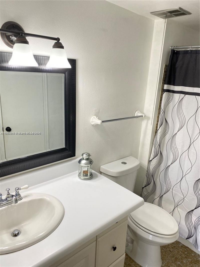 7900 Camino Cir, Unit 403, Miami, FL 33143 Photo