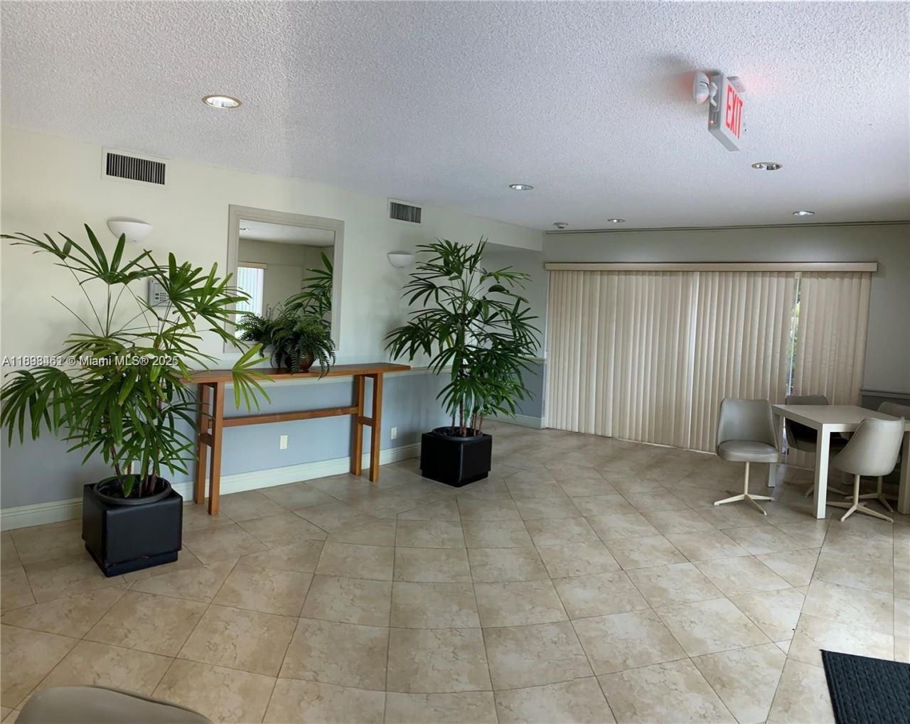 7900 Camino Cir, Unit 403, Miami, FL 33143 Photo