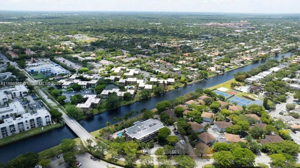 7900 Camino Cir, Unit 403, Miami, FL 33143 Photo