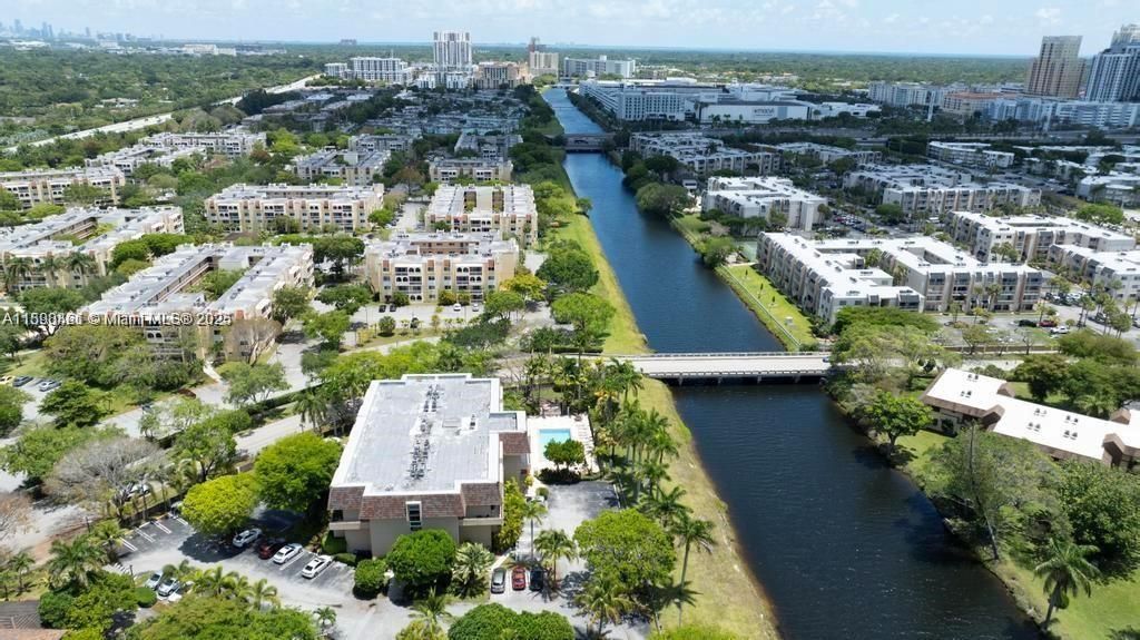 7900 Camino Cir, Unit 403, Miami, FL 33143 Photo