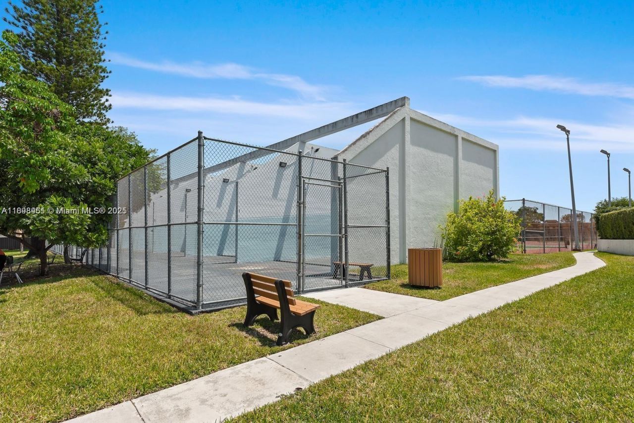 7900 Camino Cir, Unit 403, Miami, FL 33143 Photo