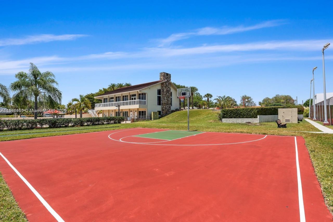 7900 Camino Cir, Unit 403, Miami, FL 33143 Photo