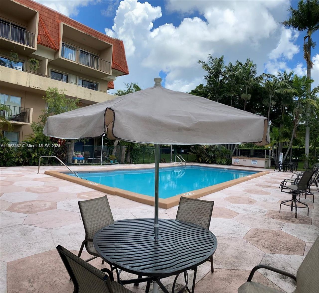 7900 Camino Cir, Unit 403, Miami, FL 33143 Photo