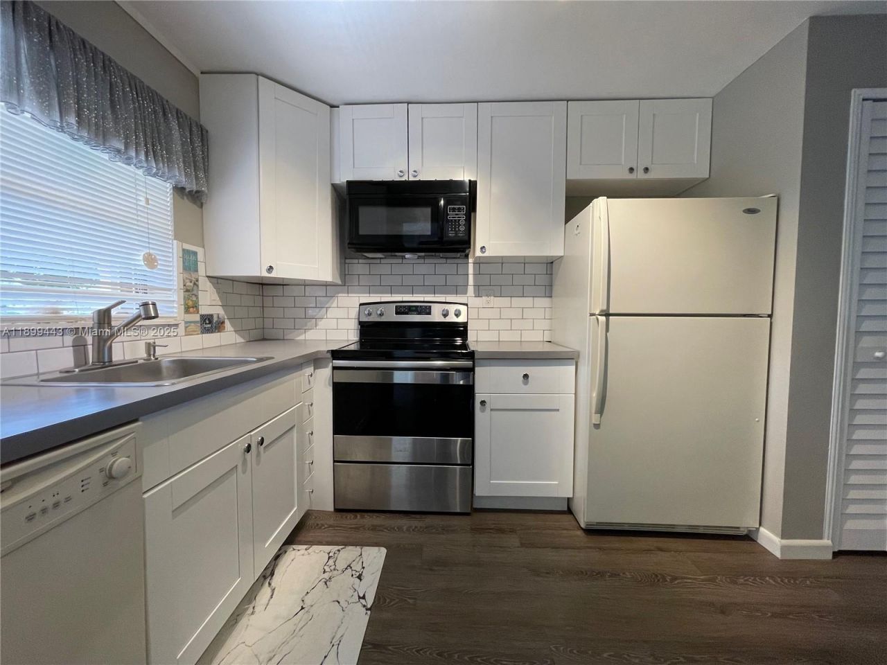 10123 Sunrise Lakes Blvd, Unit 208, Sunrise, FL 33322 Photo