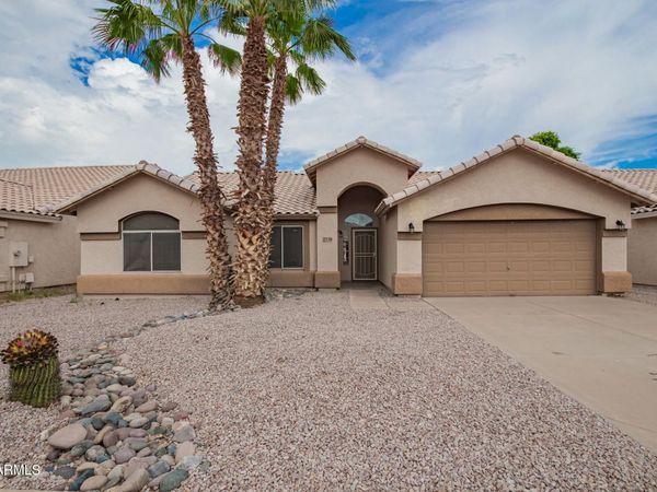 2336 E SAN TAN Drive, Gilbert, AZ 85296