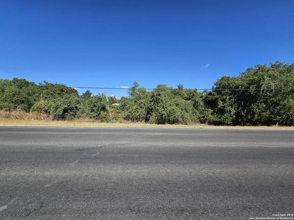 2026 3rd, Floresville, TX 78114