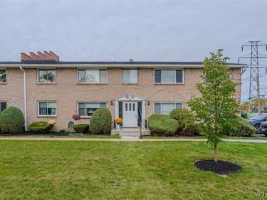 135 Old Lyme Drive, Unit 4, Buffalo, NY 14221