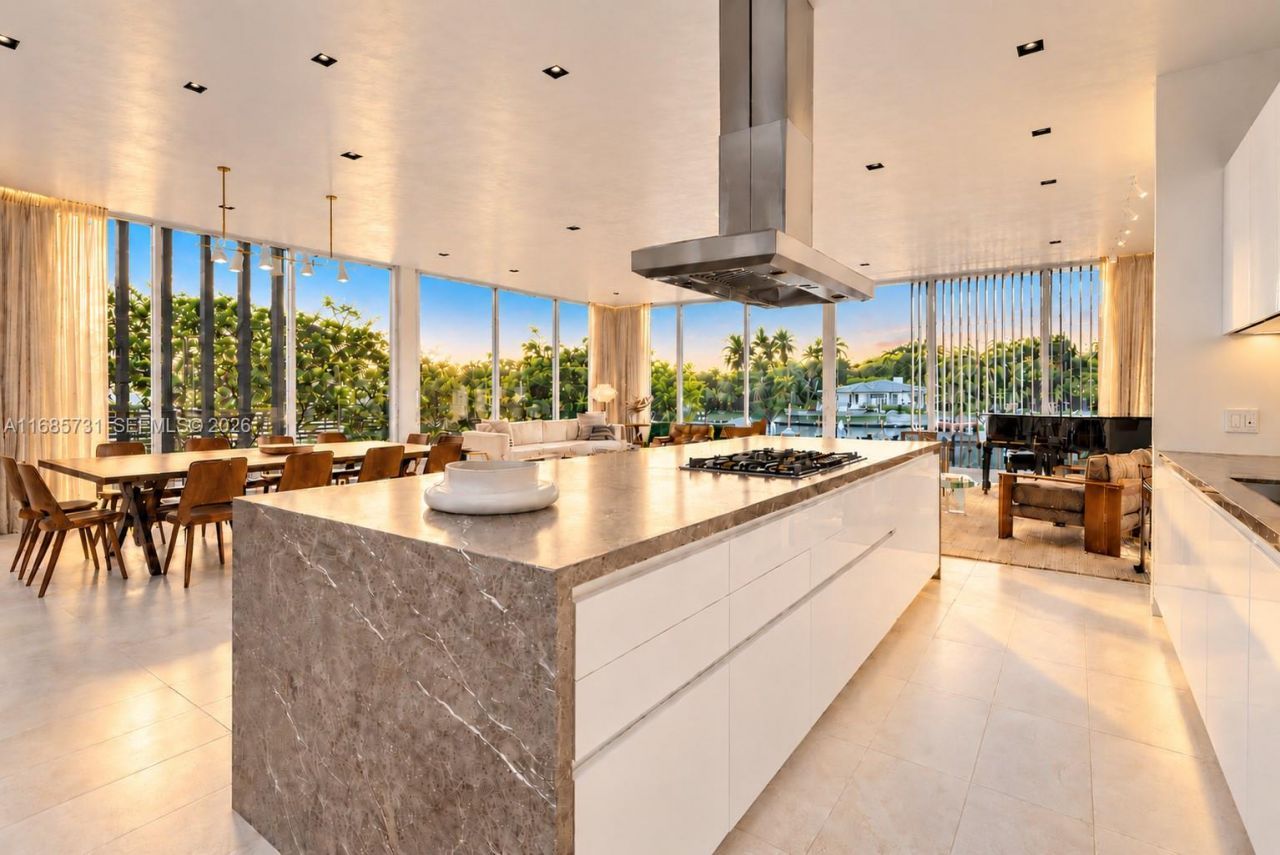 1041 W 48th St, Miami Beach, FL 33140 Photo