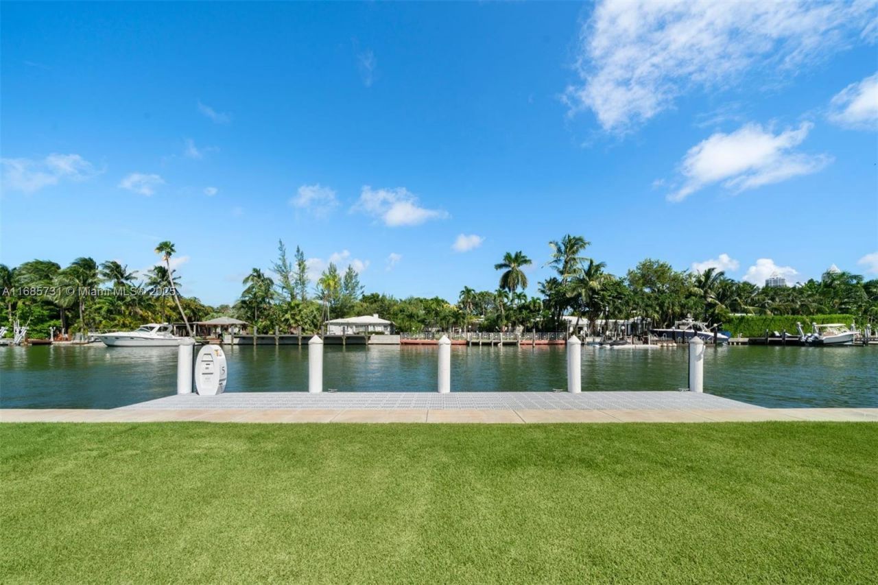 1041 W 48th St, Miami Beach, FL 33140 Photo