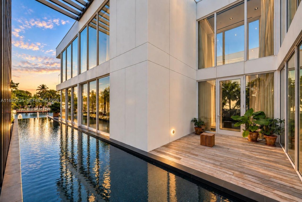 1041 W 48th St, Miami Beach, FL 33140 Photo