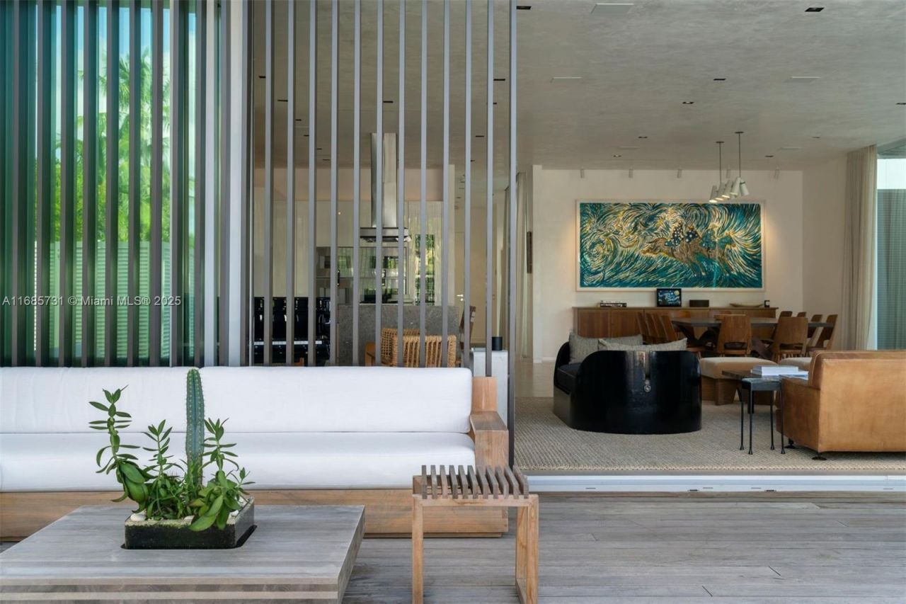 1041 W 48th St, Miami Beach, FL 33140 Photo