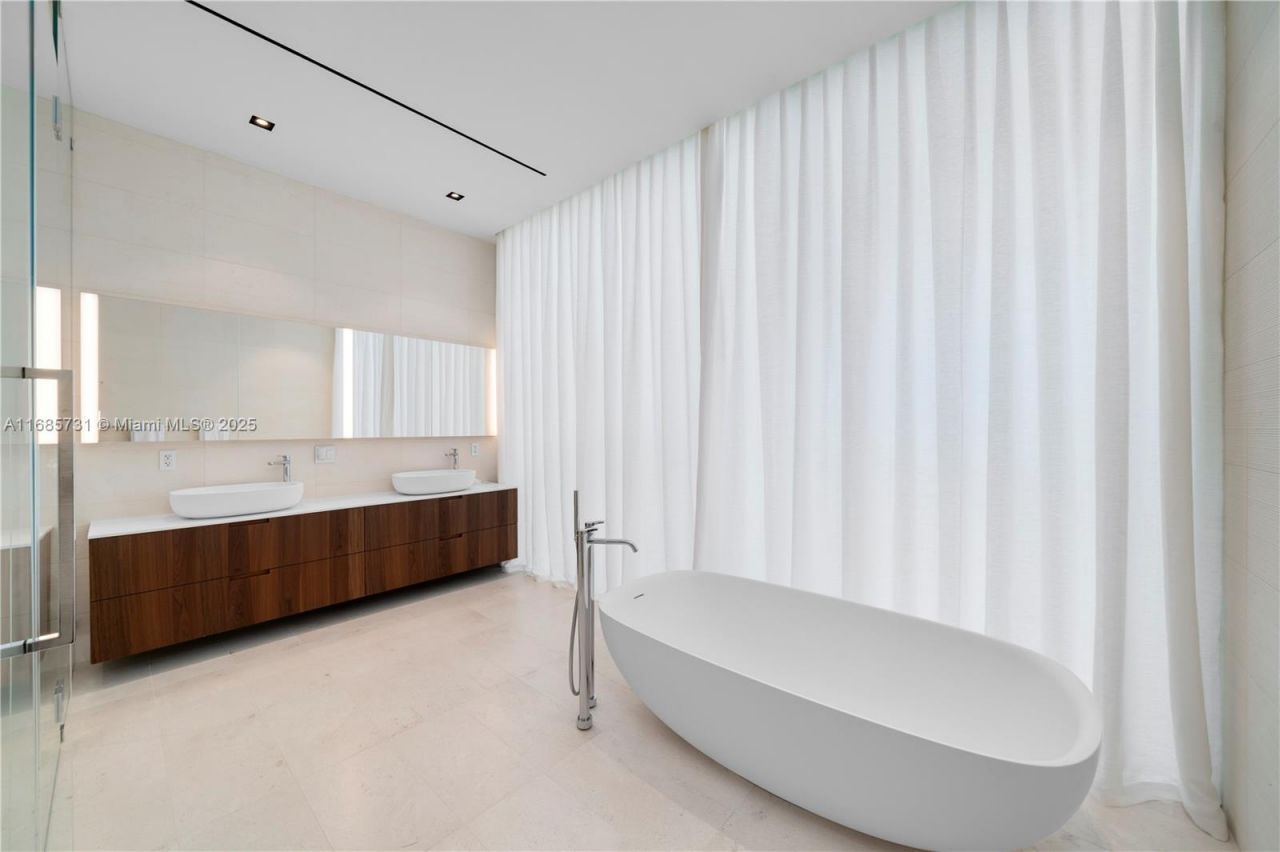 1041 W 48th St, Miami Beach, FL 33140 Photo