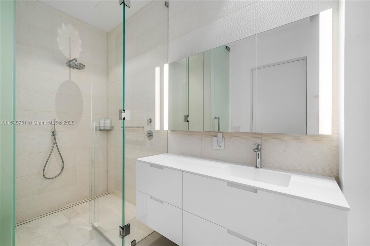 1041 W 48th St, Miami Beach, FL 33140 Photo