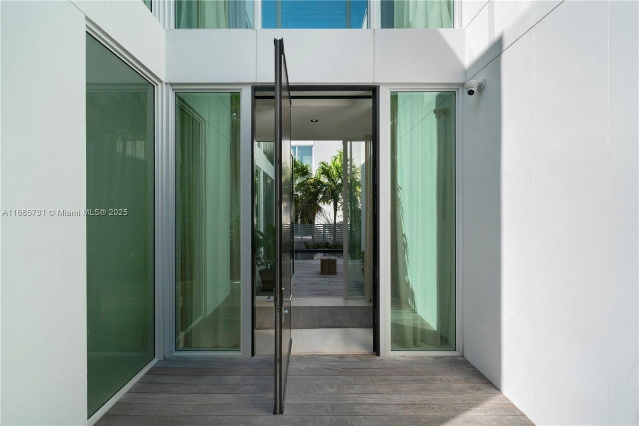 1041 W 48th St, Miami Beach, FL 33140 Photo