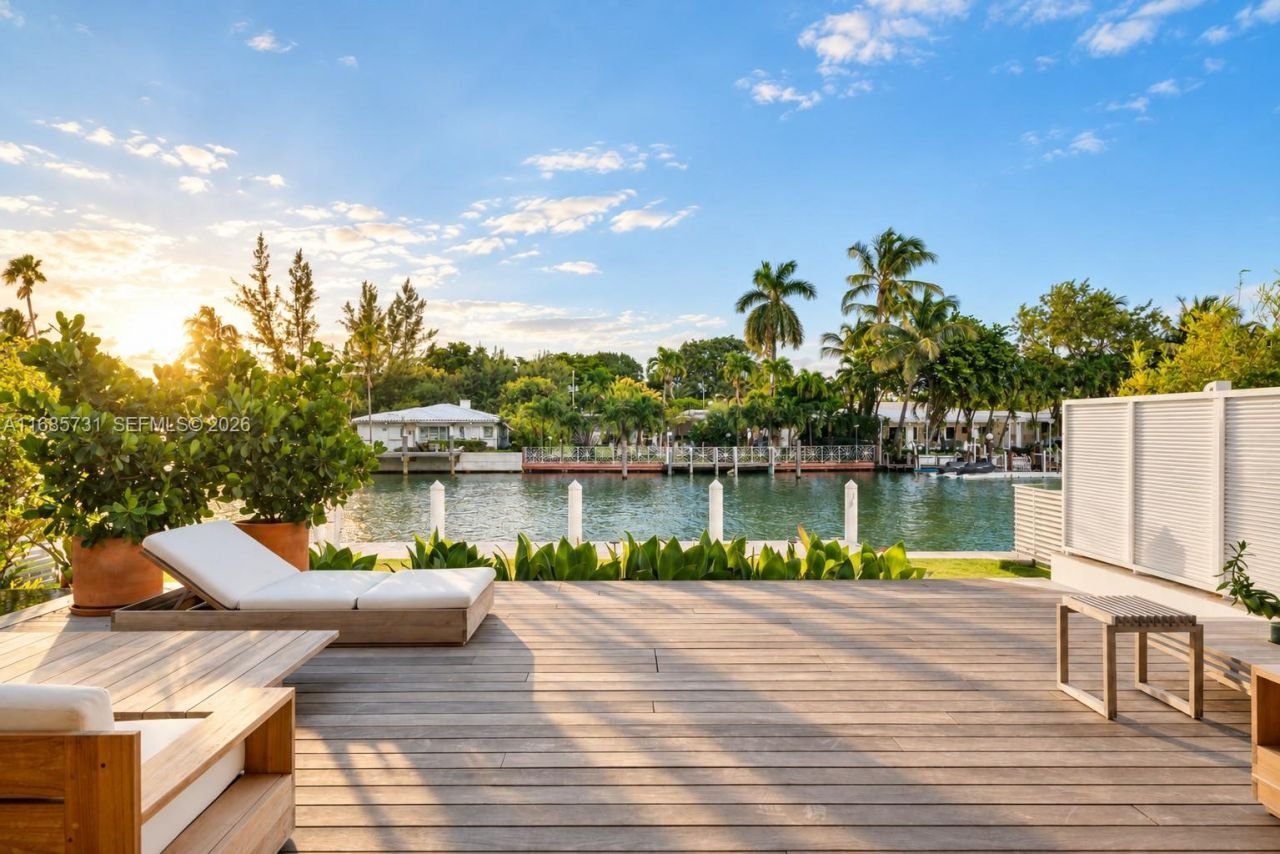 1041 W 48th St, Miami Beach, FL 33140 Photo