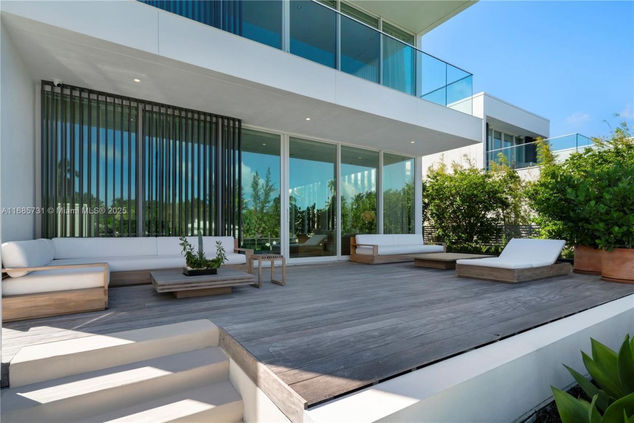 1041 W 48th St, Miami Beach, FL 33140 Photo