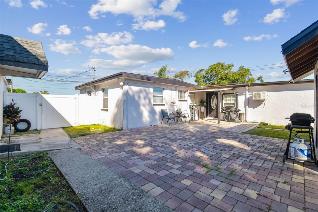 5825 N Thatcher Avenue, Tampa, FL 33614 Photo