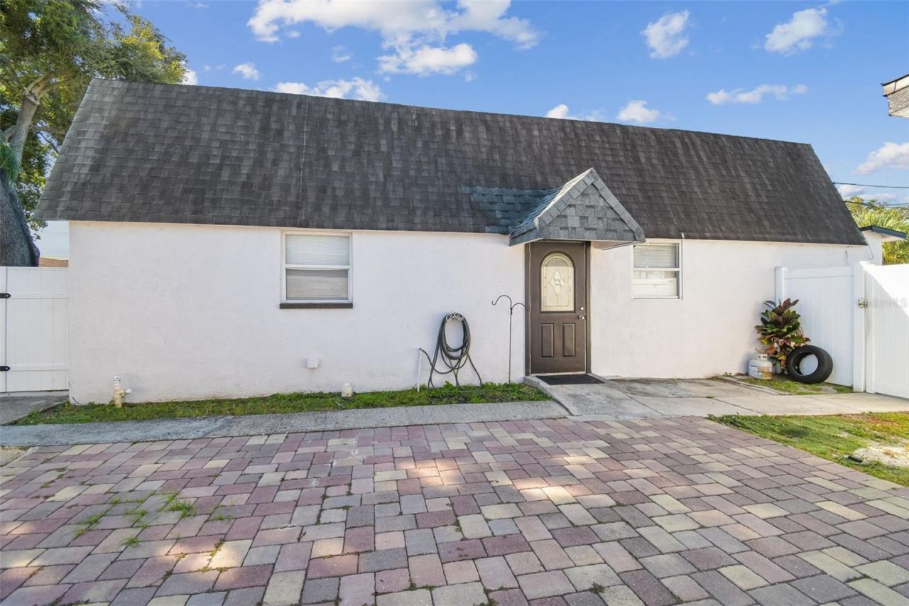 5825 N Thatcher Avenue, Tampa, FL 33614 Photo