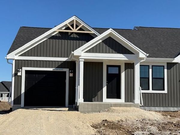W219N16248 Primrose COURT, Jackson, WI 53037