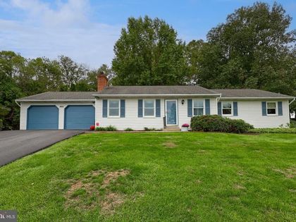 2435 HONEYSUCKLE LANE Lancaster, PA 17603