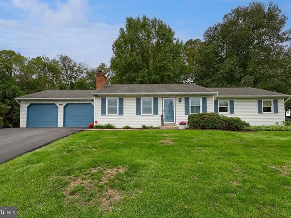 2435 HONEYSUCKLE LANE, LANCASTER, PA 17603
