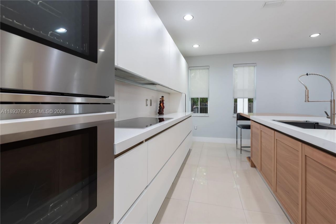 10742 NW 74th Ln, Doral, FL 33178 Photo