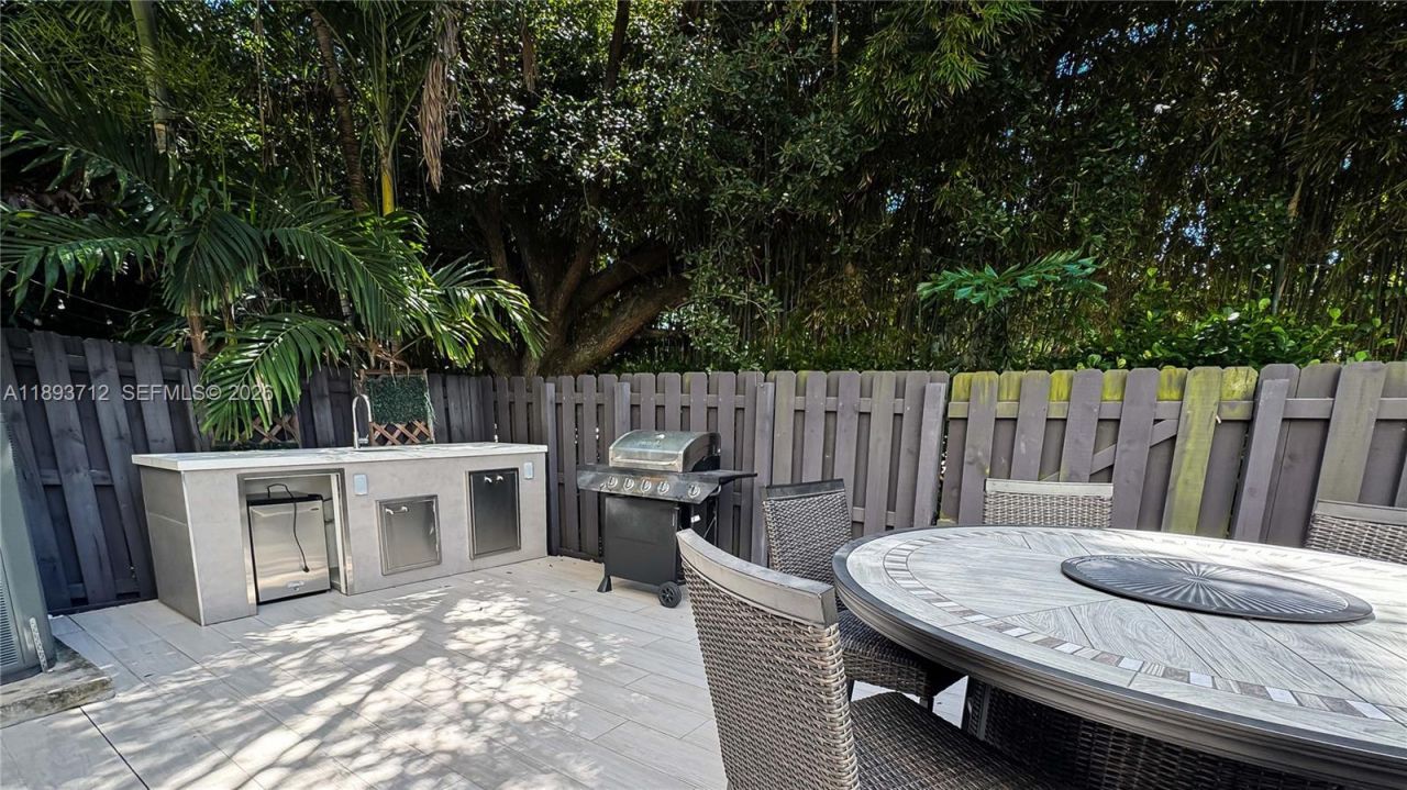 10742 NW 74th Ln, Doral, FL 33178 Photo