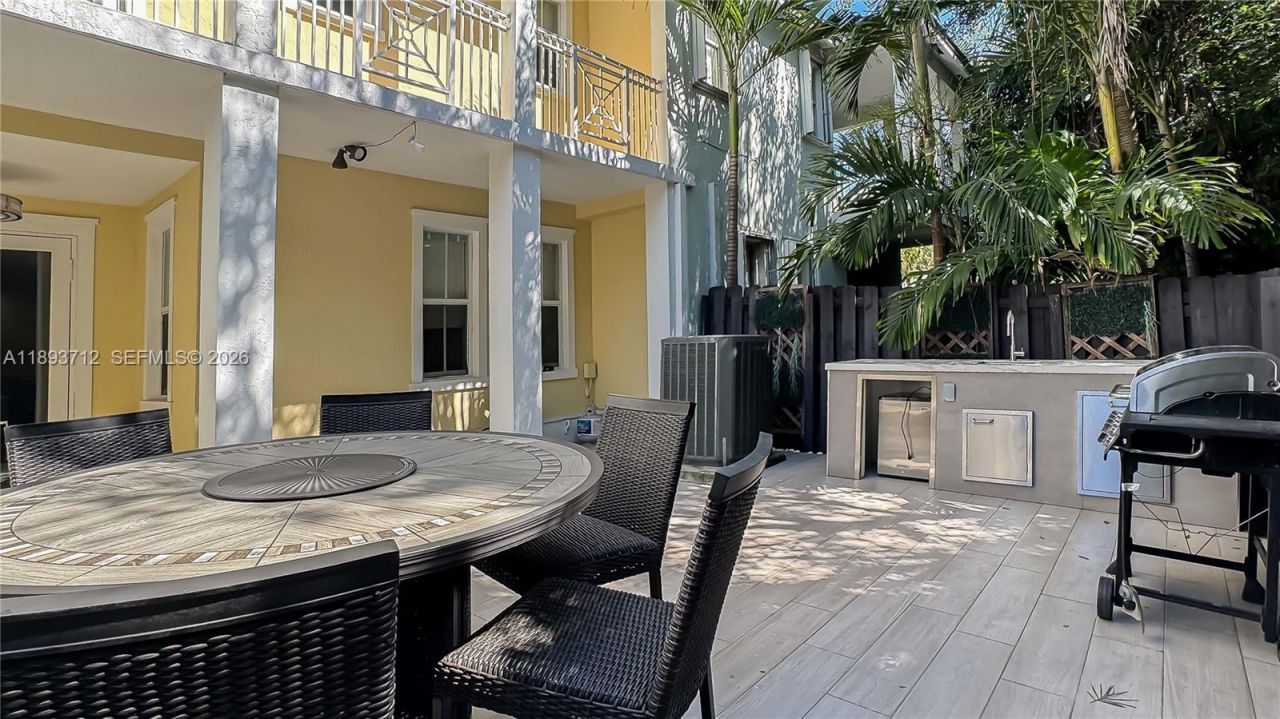 10742 NW 74th Ln, Doral, FL 33178 Photo