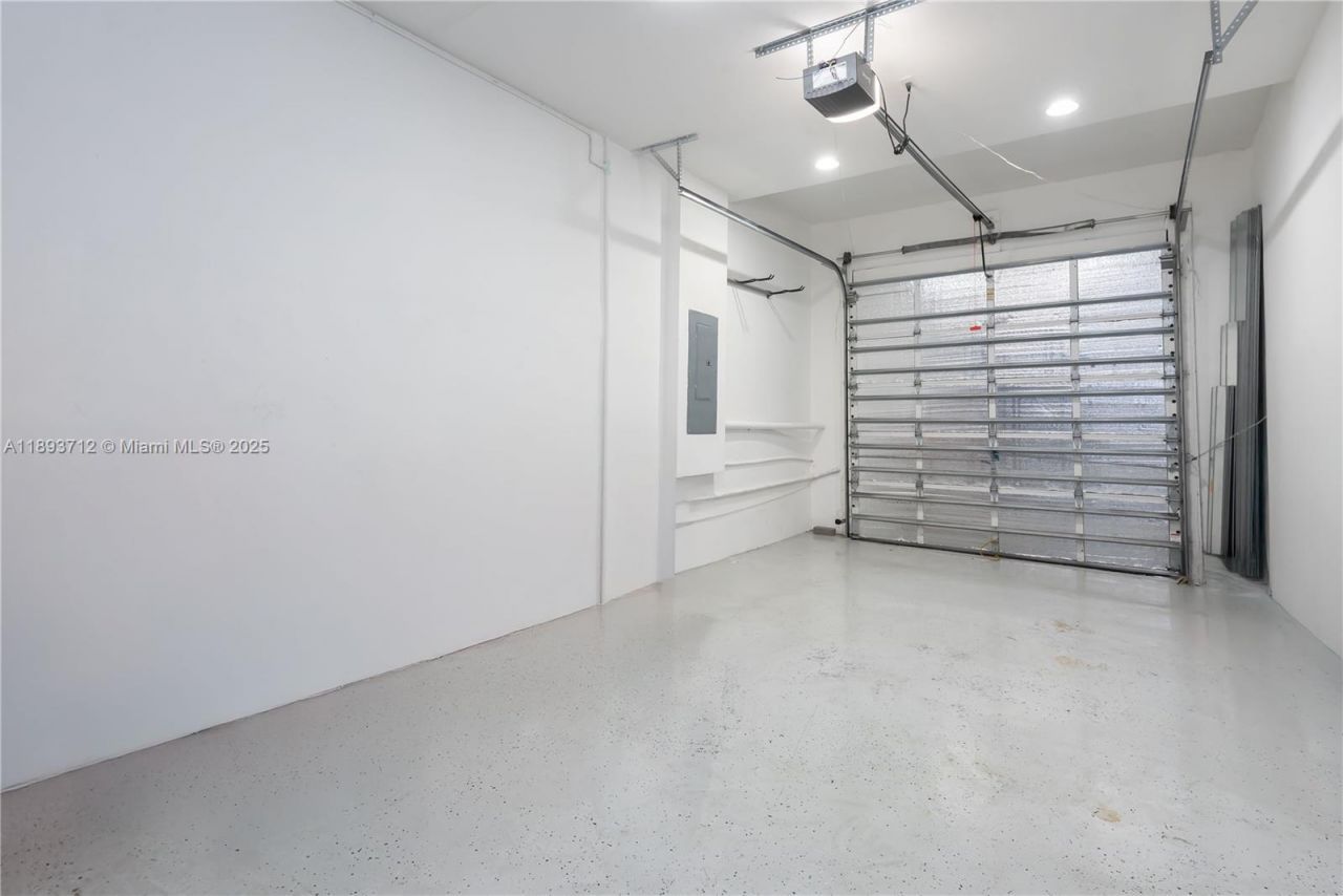 10742 NW 74th Ln, Doral, FL 33178 Photo