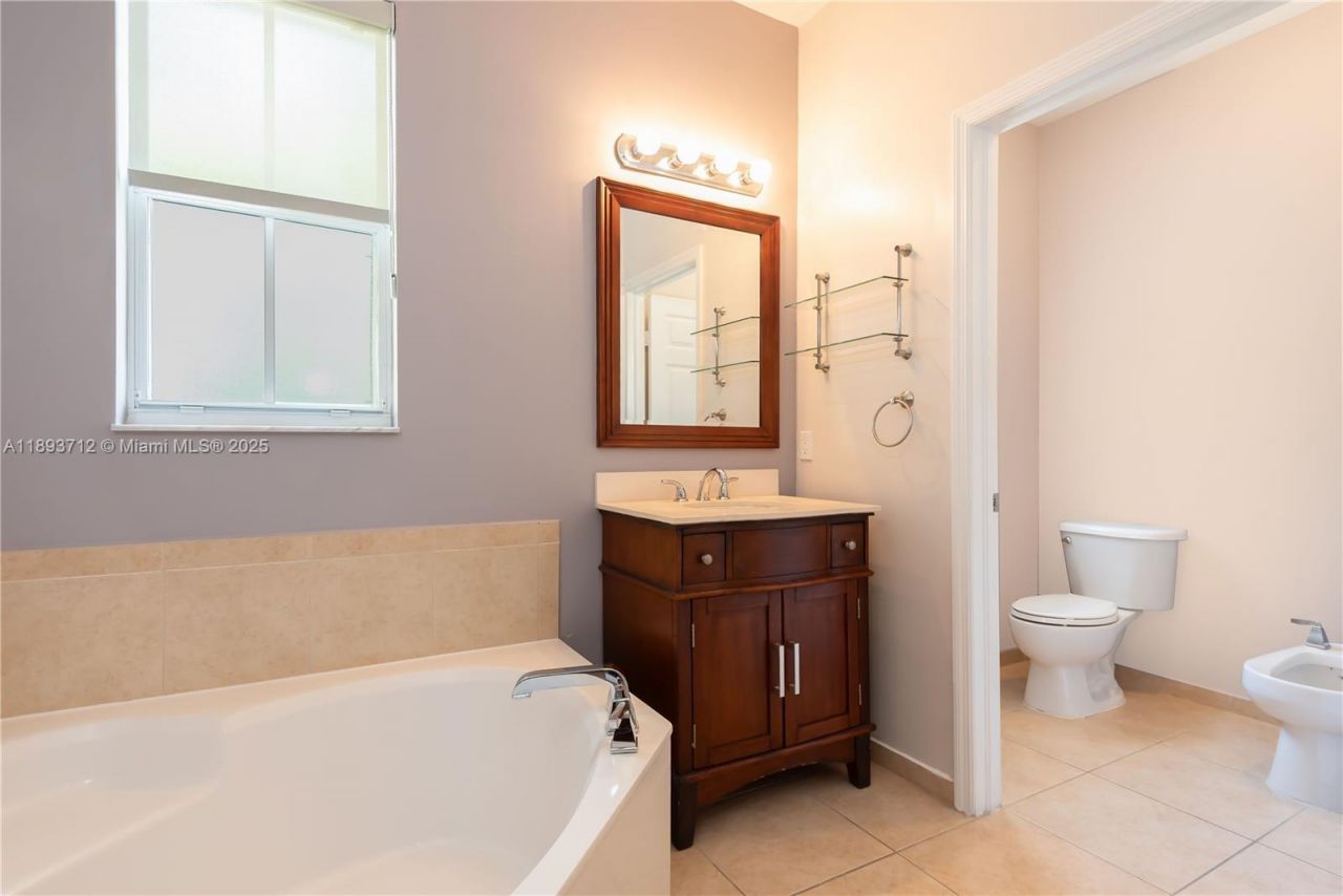 10742 NW 74th Ln, Doral, FL 33178 Photo