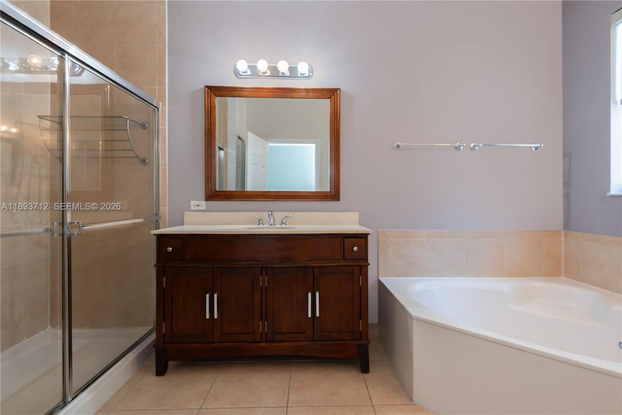 10742 NW 74th Ln, Doral, FL 33178 Photo