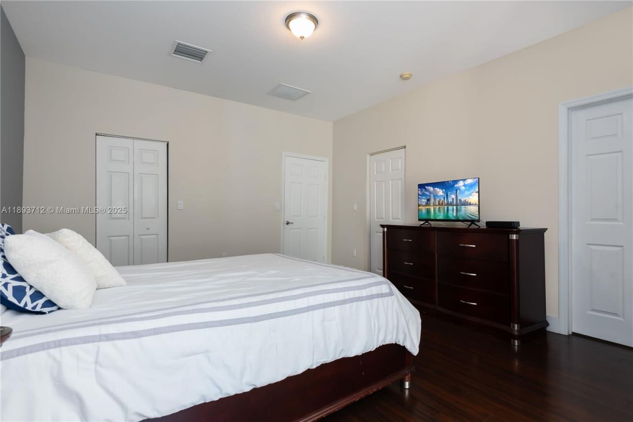 10742 NW 74th Ln, Doral, FL 33178 Photo