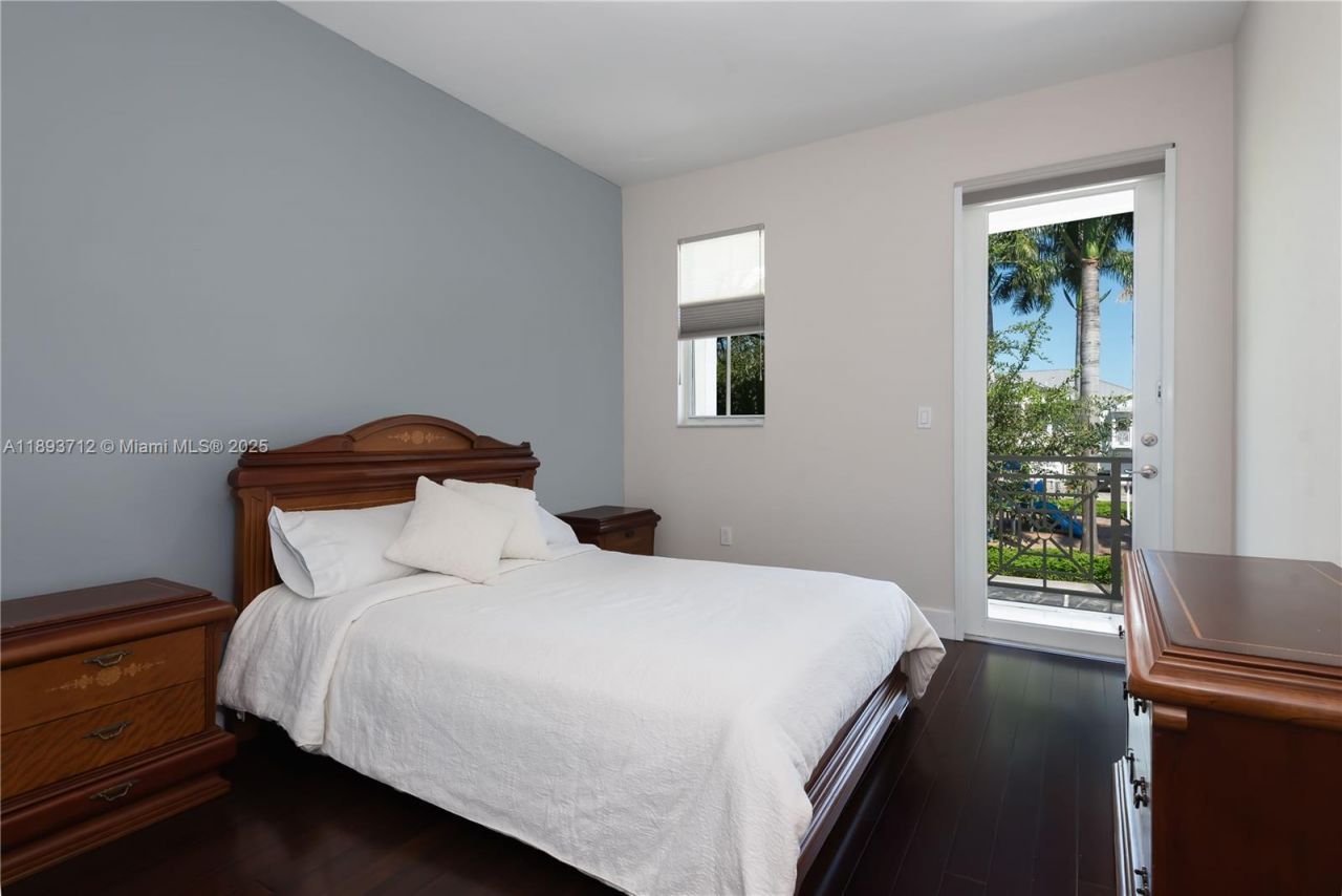 10742 NW 74th Ln, Doral, FL 33178 Photo