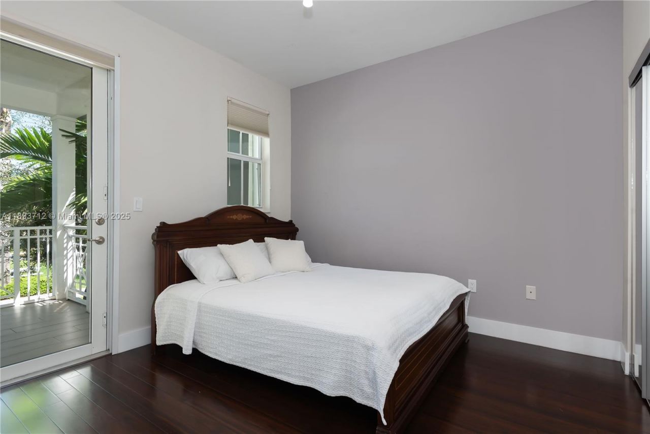 10742 NW 74th Ln, Doral, FL 33178 Photo