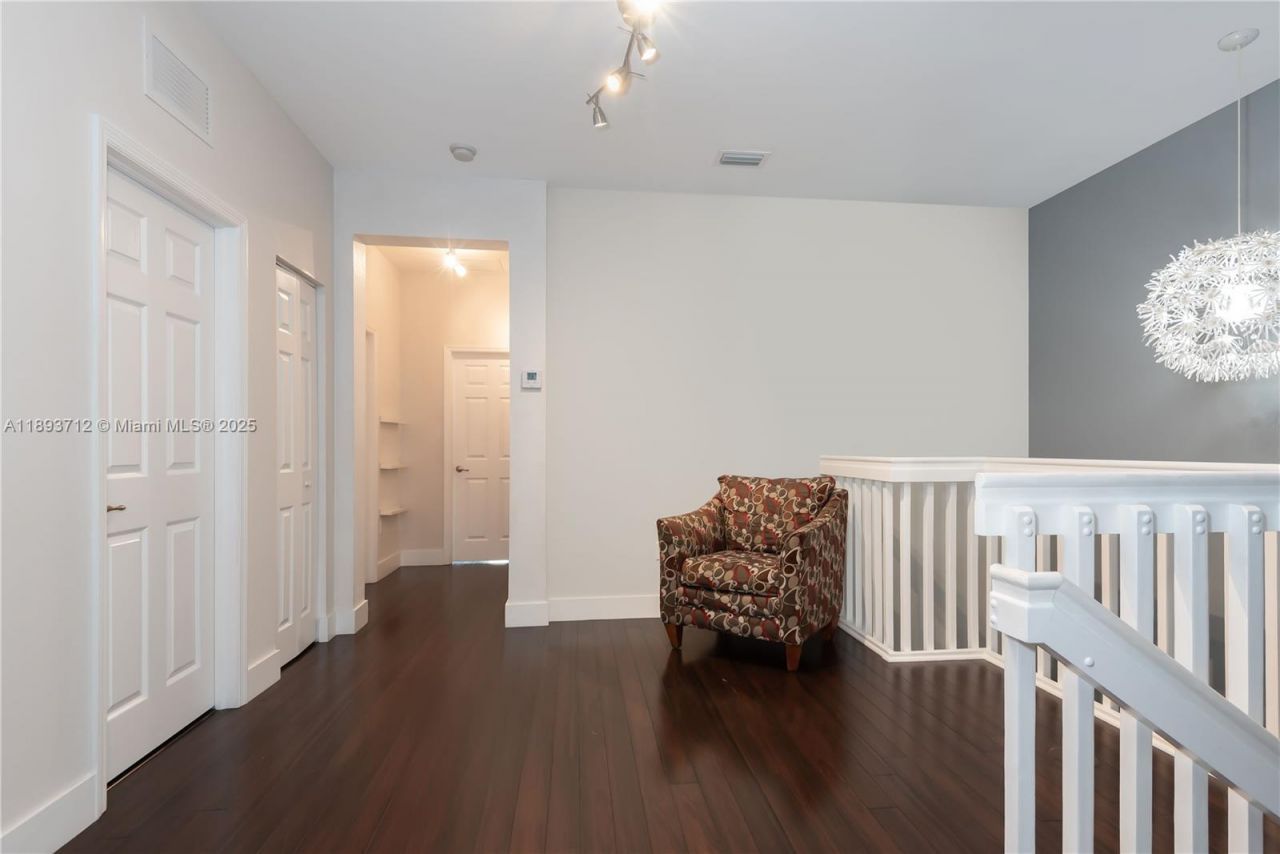 10742 NW 74th Ln, Doral, FL 33178 Photo