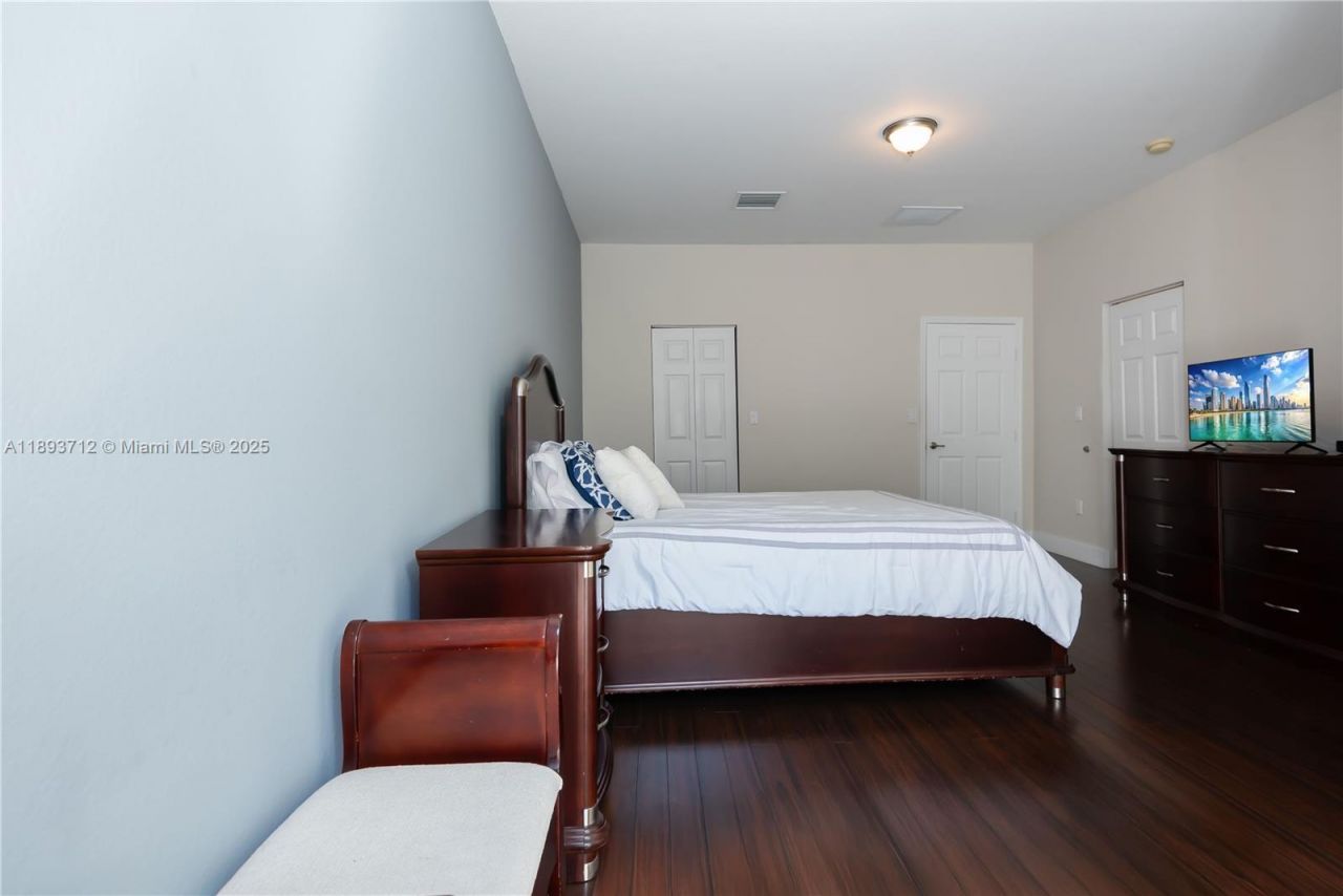 10742 NW 74th Ln, Doral, FL 33178 Photo